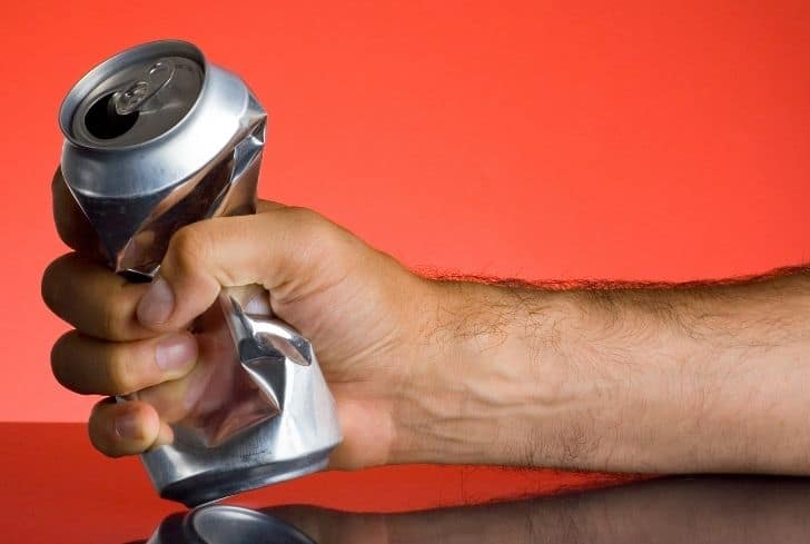 你能回收壓碎的罐頭嗎？